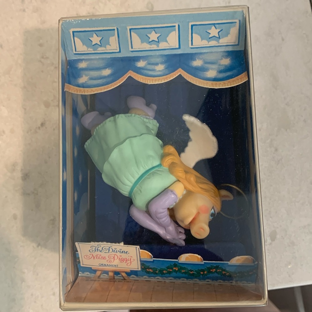 The Divine Miss Piggy Ornament: Hallmark Keepsake